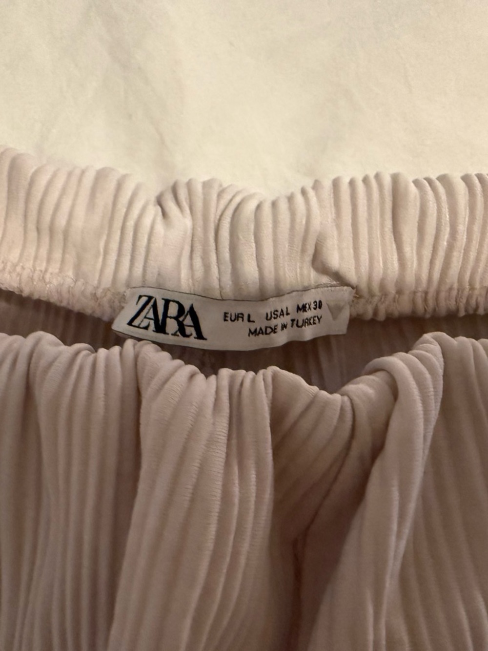 ZARA Pleated pants in cream